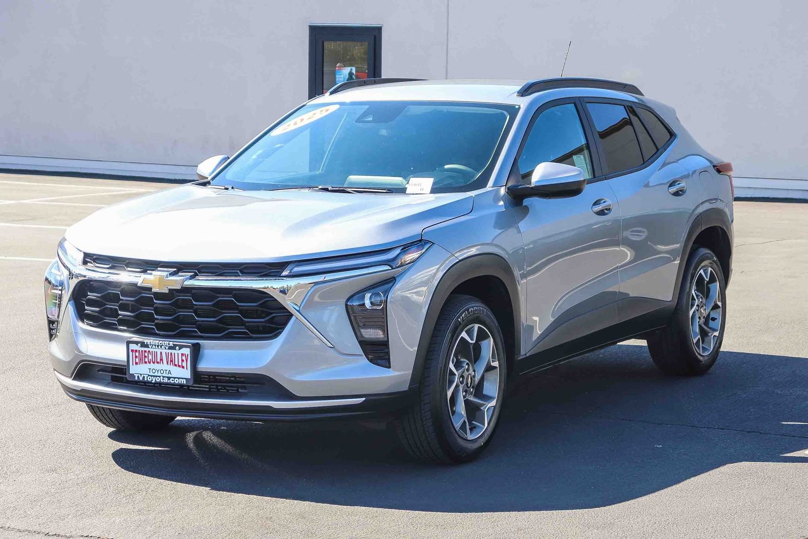 Used 2025 Chevrolet Trax LT FWD image 3