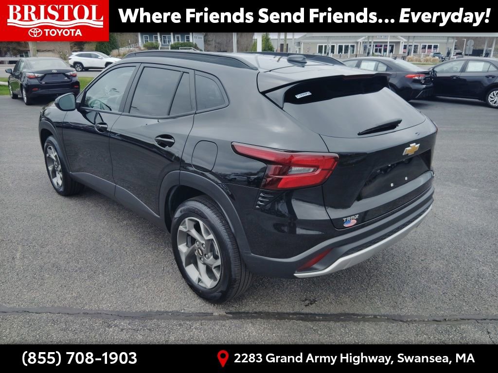 Used 2025 Chevrolet Trax LT w/ LT Convenience Package FWD image 5