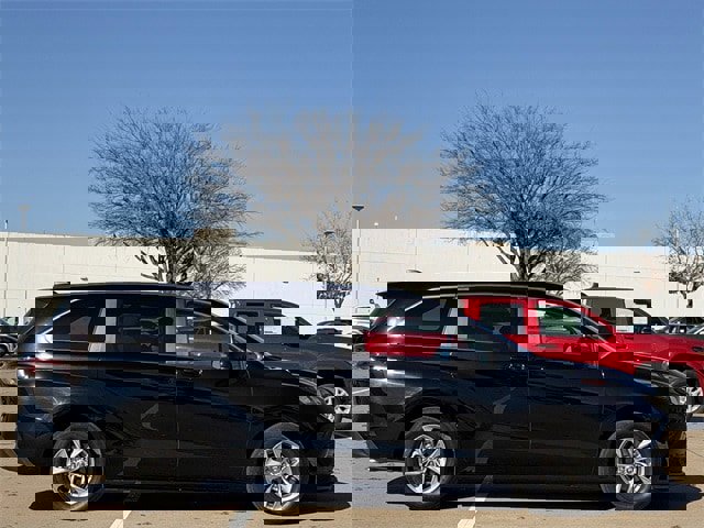 Certified 2024 Toyota Sienna LE image 3