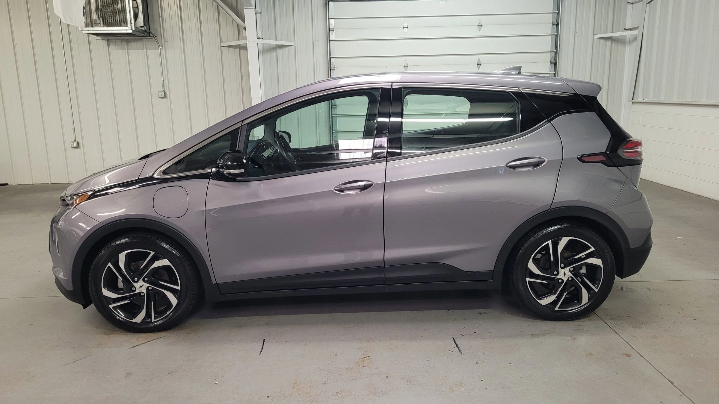Used 2023 Chevrolet Bolt LT image 3