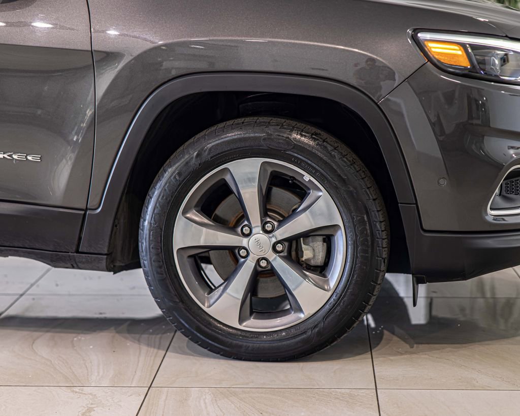 Used 2019 Jeep Cherokee Limited w/ Luxury Group AWD/4WD image 10