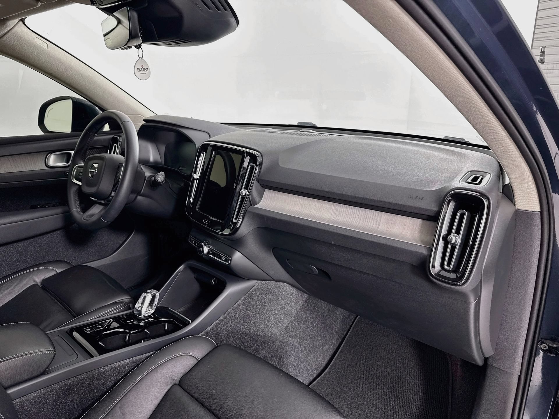 Used 2022 Volvo XC40 T5 Inscription w/ Climate Package AWD/4WD image 32