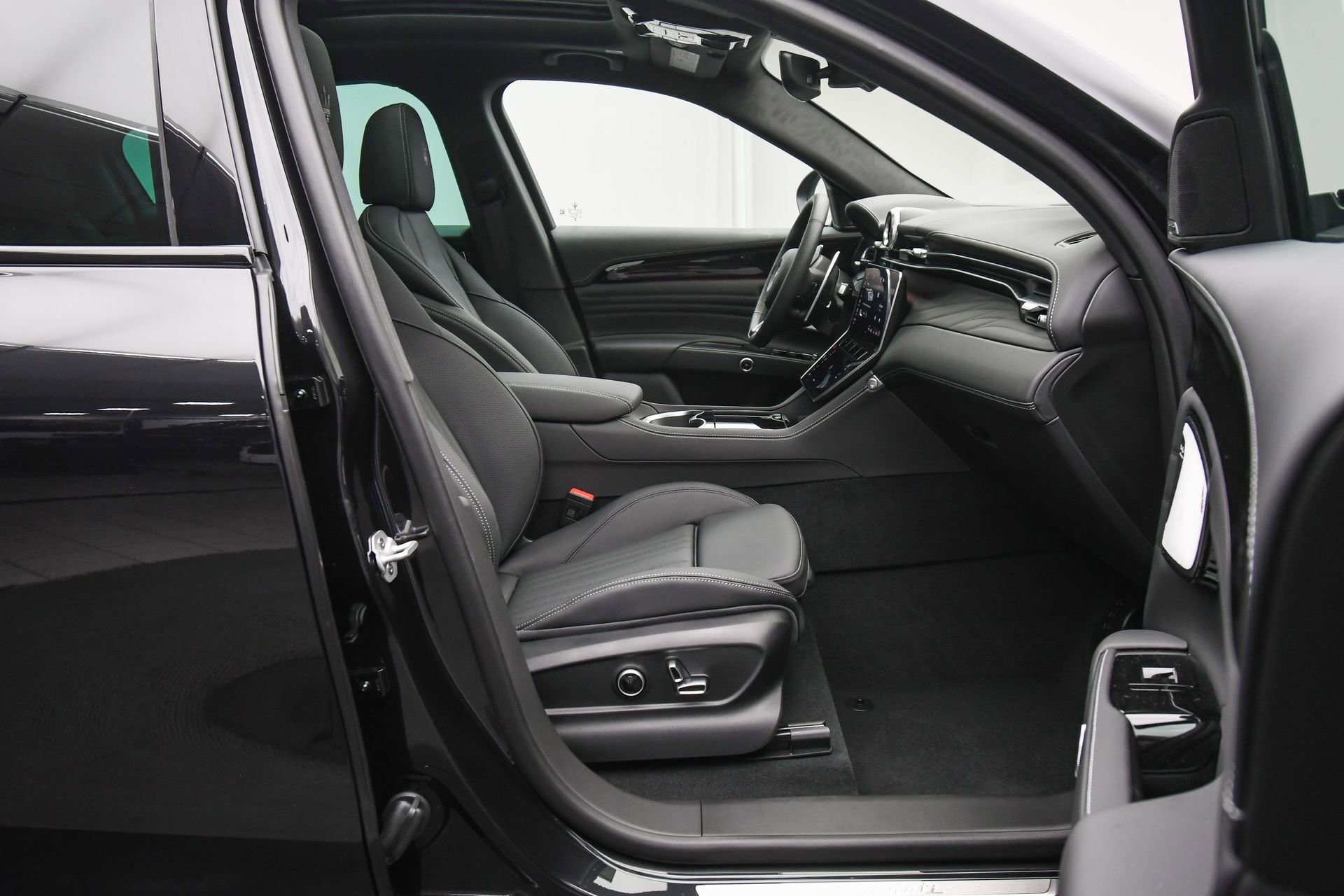 New 2025 Maserati Grecale Modena image 45