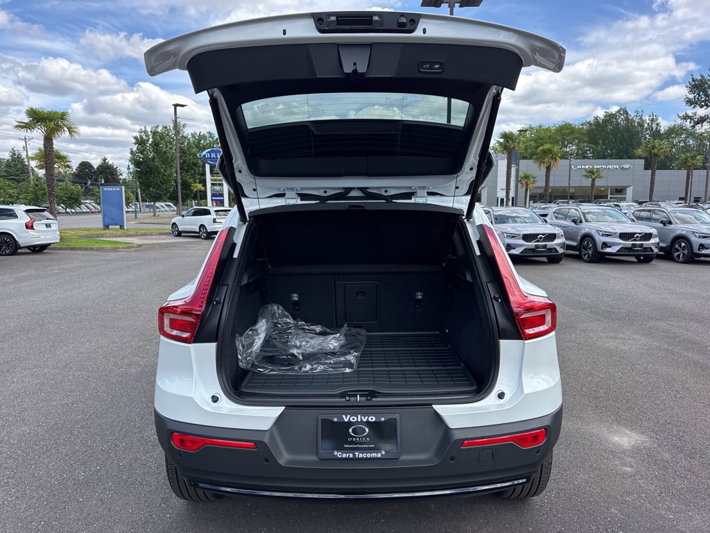 New 2026 Volvo XC40 B5 Plus w/ Climate Package AWD/4WD image 16