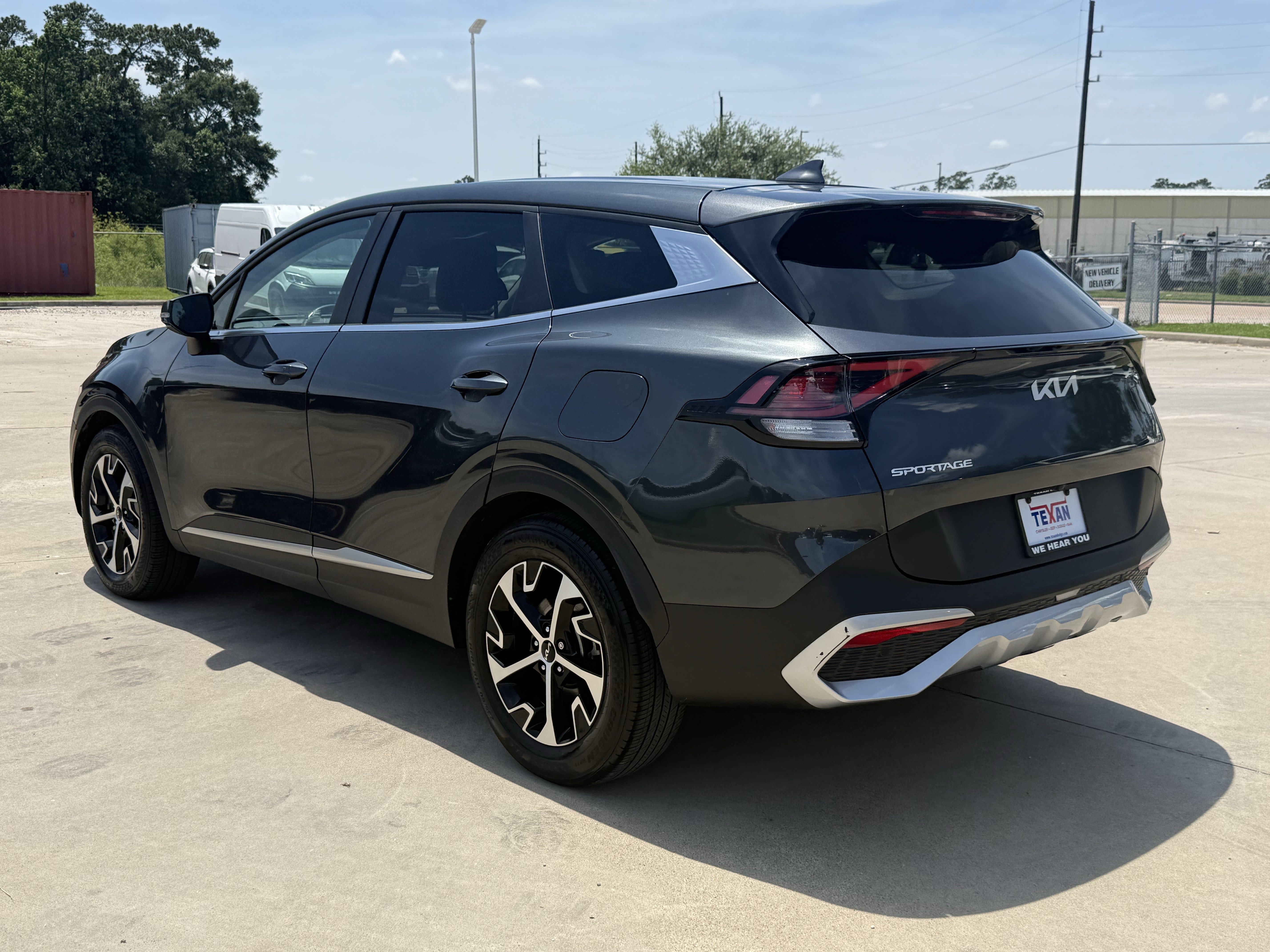 Used 2025 Kia Sportage EX FWD image 7