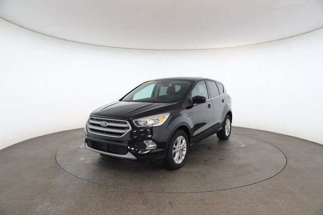 Used 2017 Ford Escape SE image 2