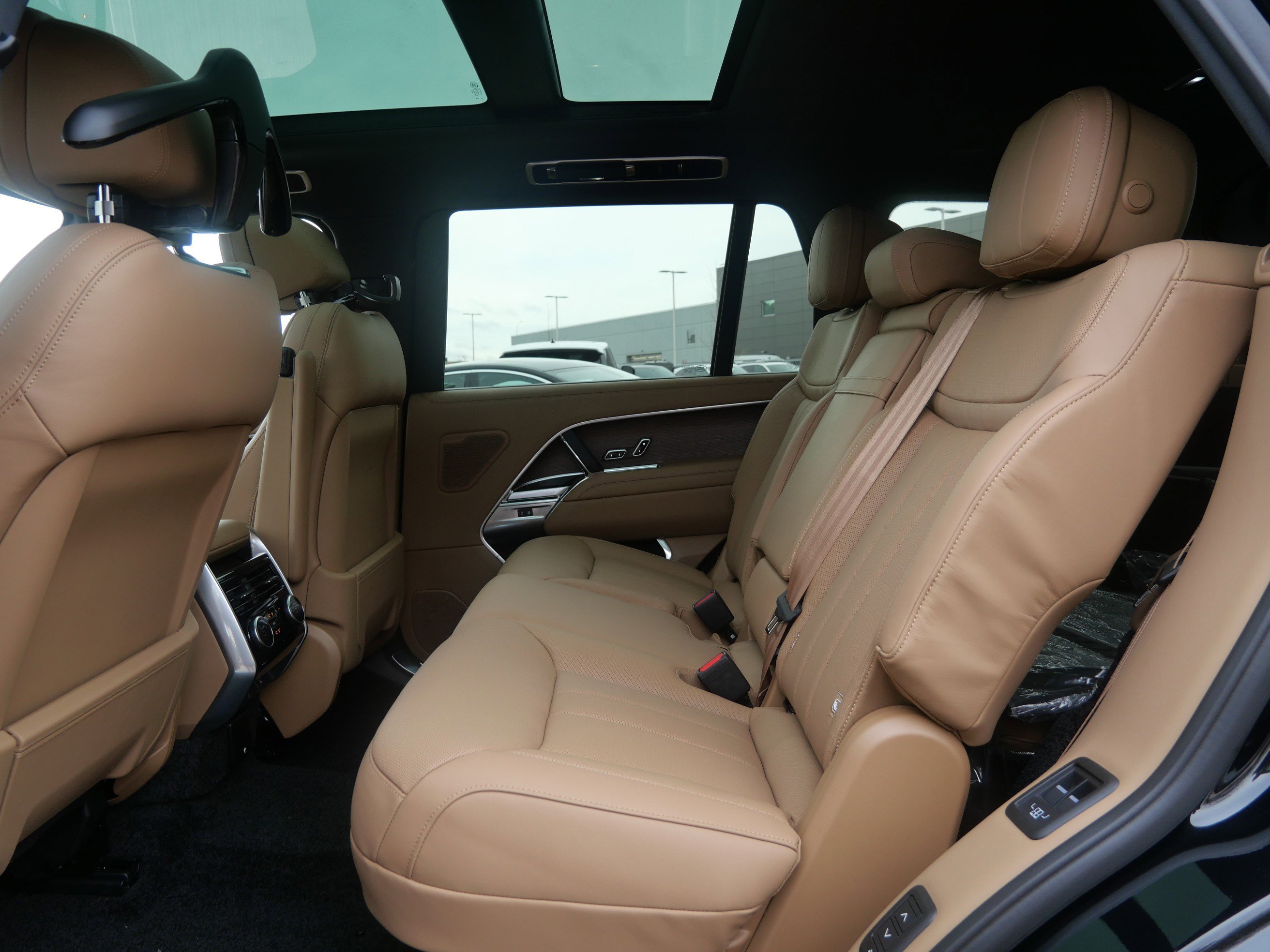 New 2026 Land Rover Range Rover Long Wheelbase SE AWD/4WD image 5