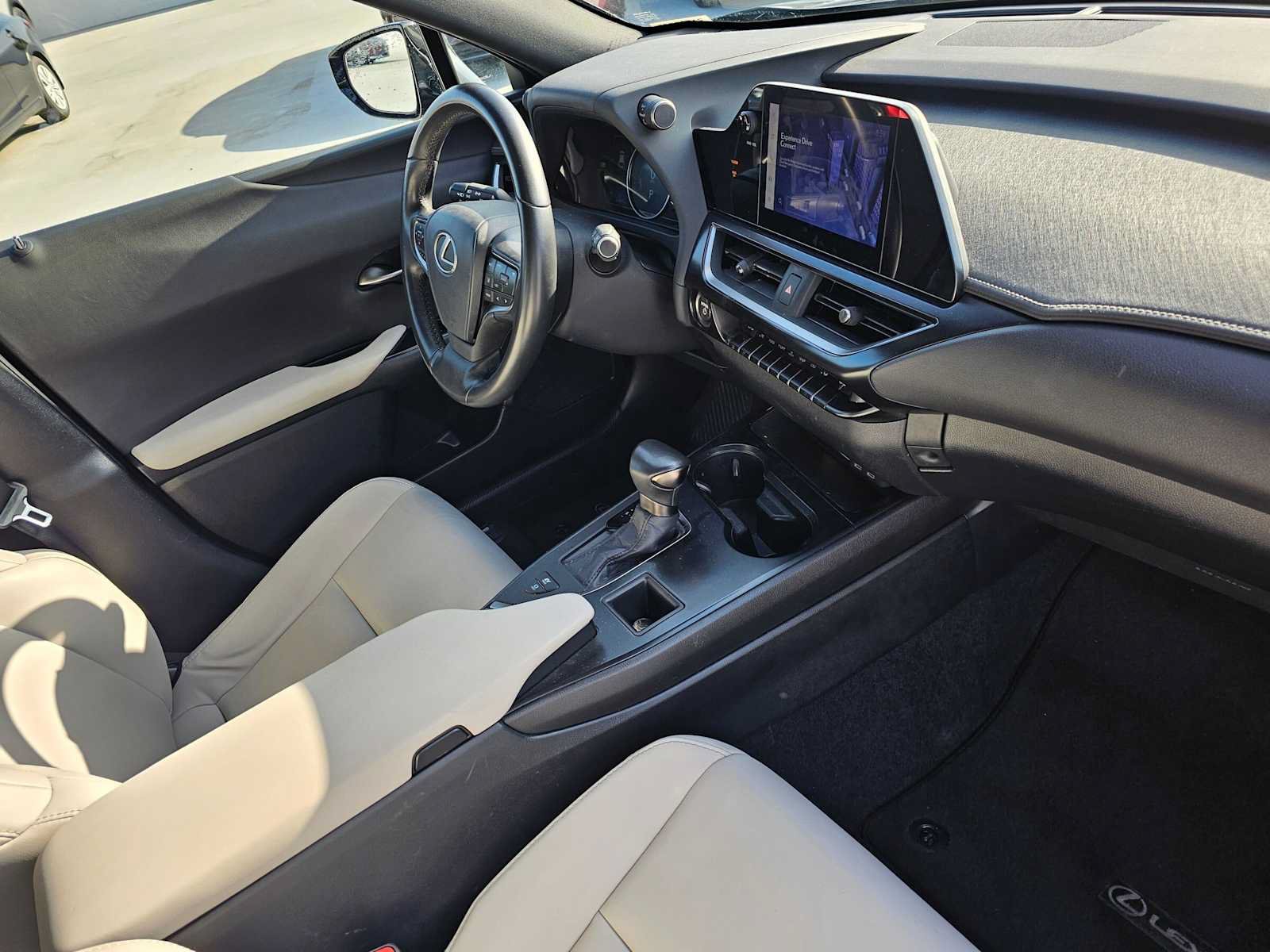 Used 2023 Lexus UX 250h FWD w/ Accessory Package (Z2) image 11