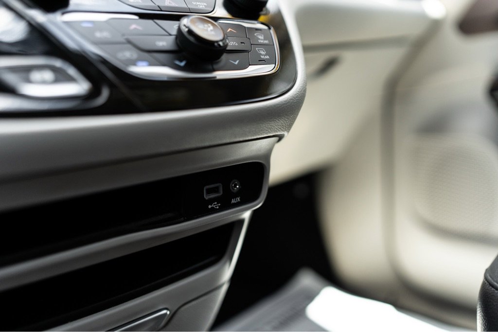 Used 2019 Chrysler Pacifica Touring-L FWD image 19