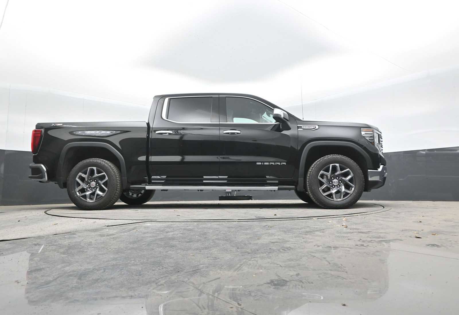 New 2026 GMC Sierra 1500 SLT w/ SLT Premium Package image 39