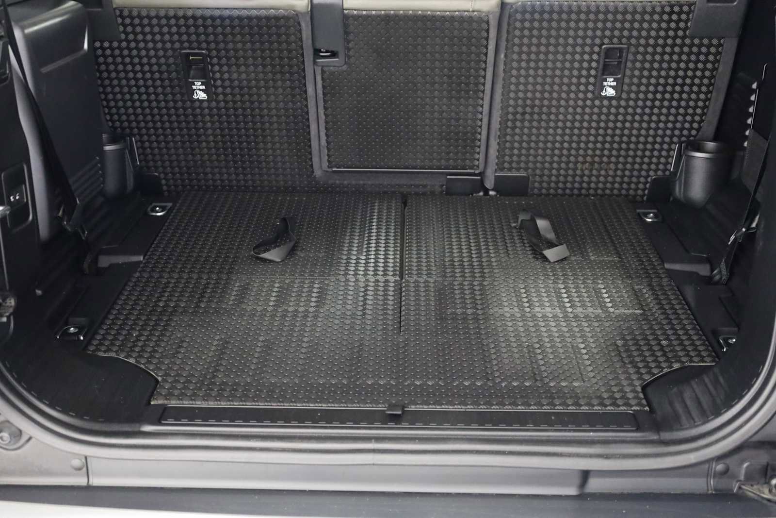 Used 2020 Land Rover Defender 110 SE image 47