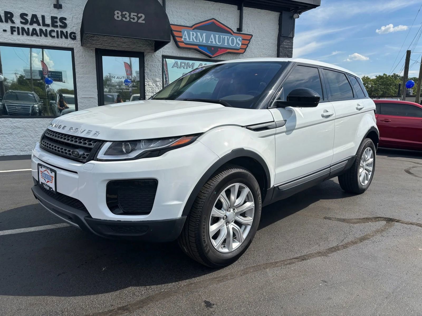 Used 2019 Land Rover Range Rover Evoque SE Premium image 3