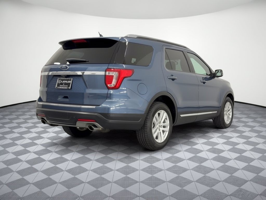 Used 2018 Ford Explorer XLT w/ Equipment Group 202A FWD image 9
