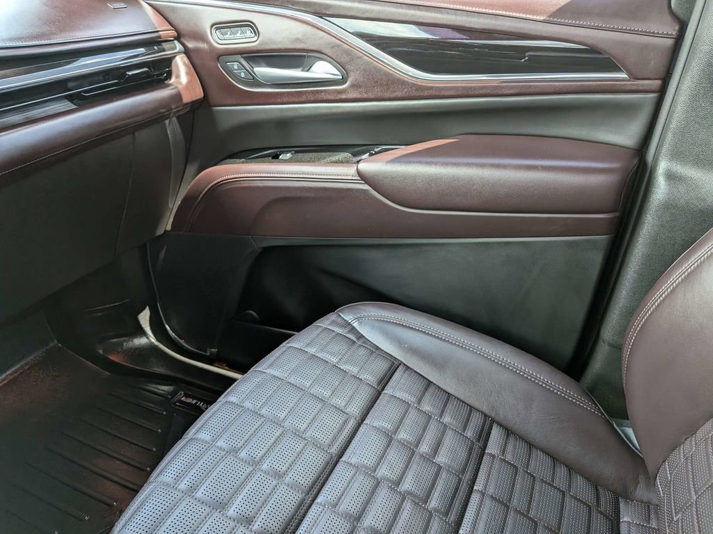 Used 2024 Cadillac Escalade Sport Platinum w/ LPO, ONYX Package AWD/4WD image 21