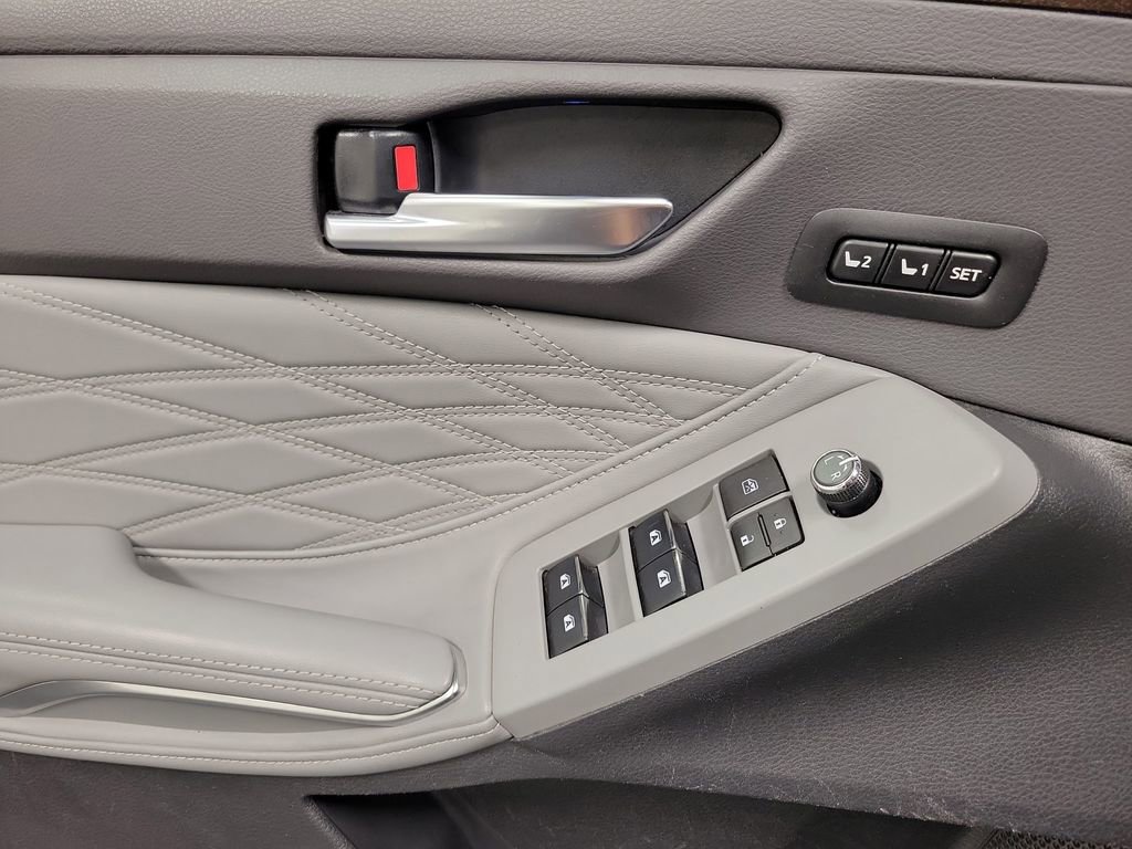 Used 2019 Toyota Avalon Limited image 19