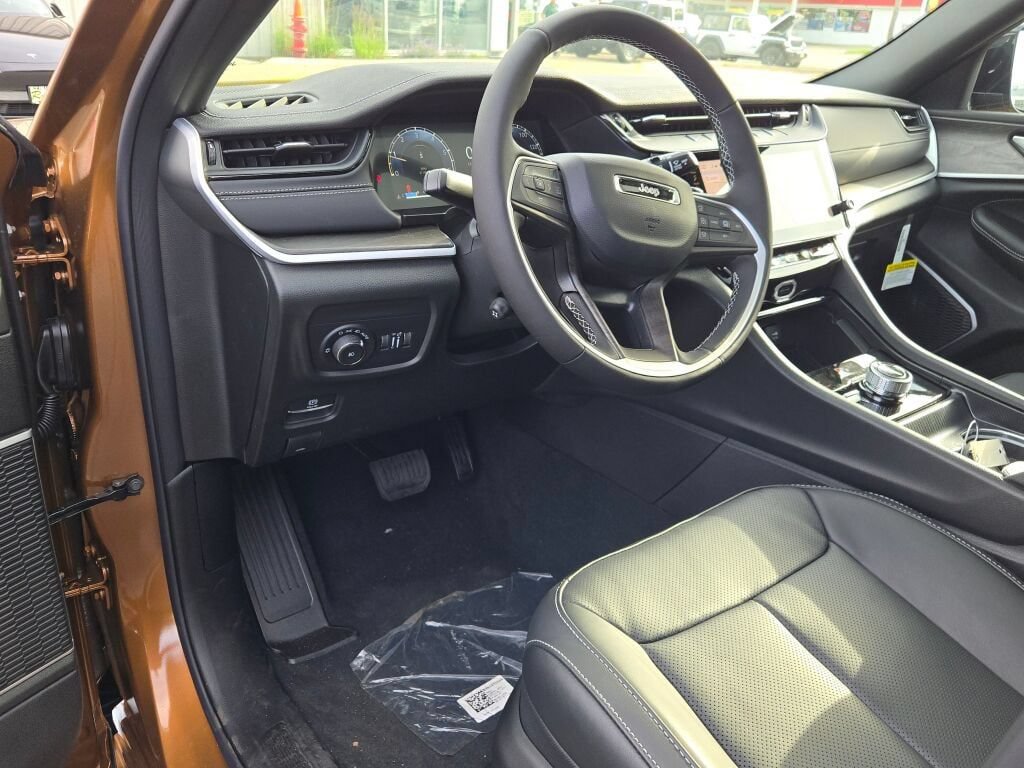 New 2026 Jeep Grand Cherokee Limited AWD/4WD image 24