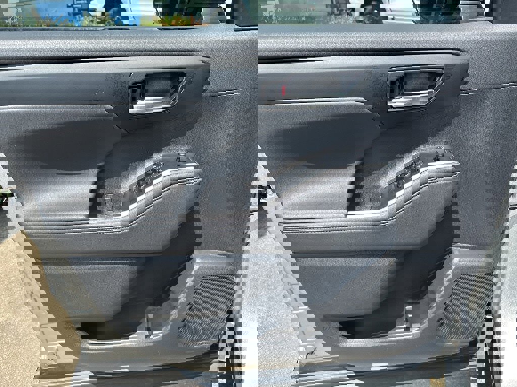 Used 2024 Toyota Highlander XLE image 18