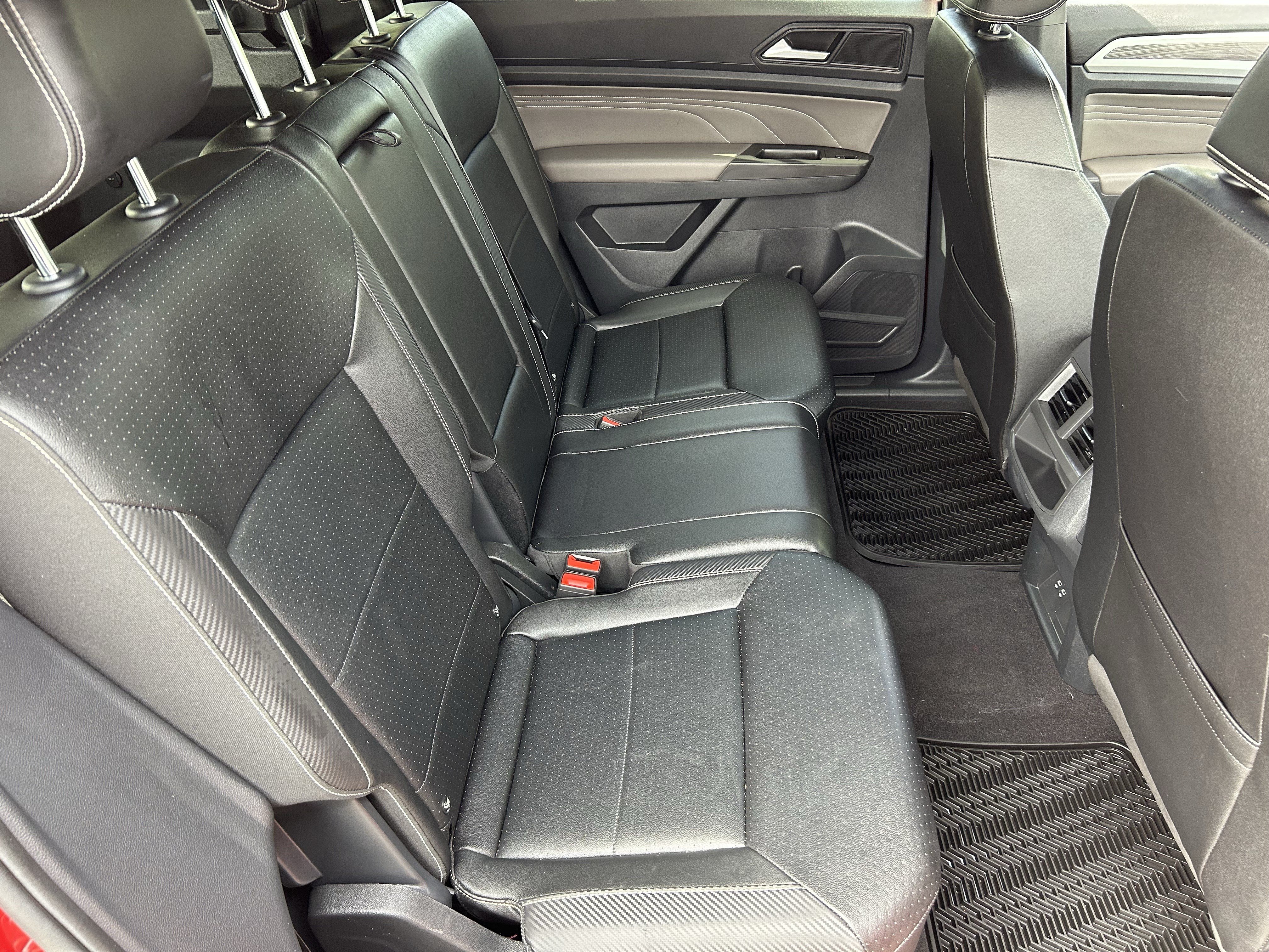 Used 2023 Volkswagen Atlas Cross Sport SE w/ Panoramic Sunroof Package FWD image 11