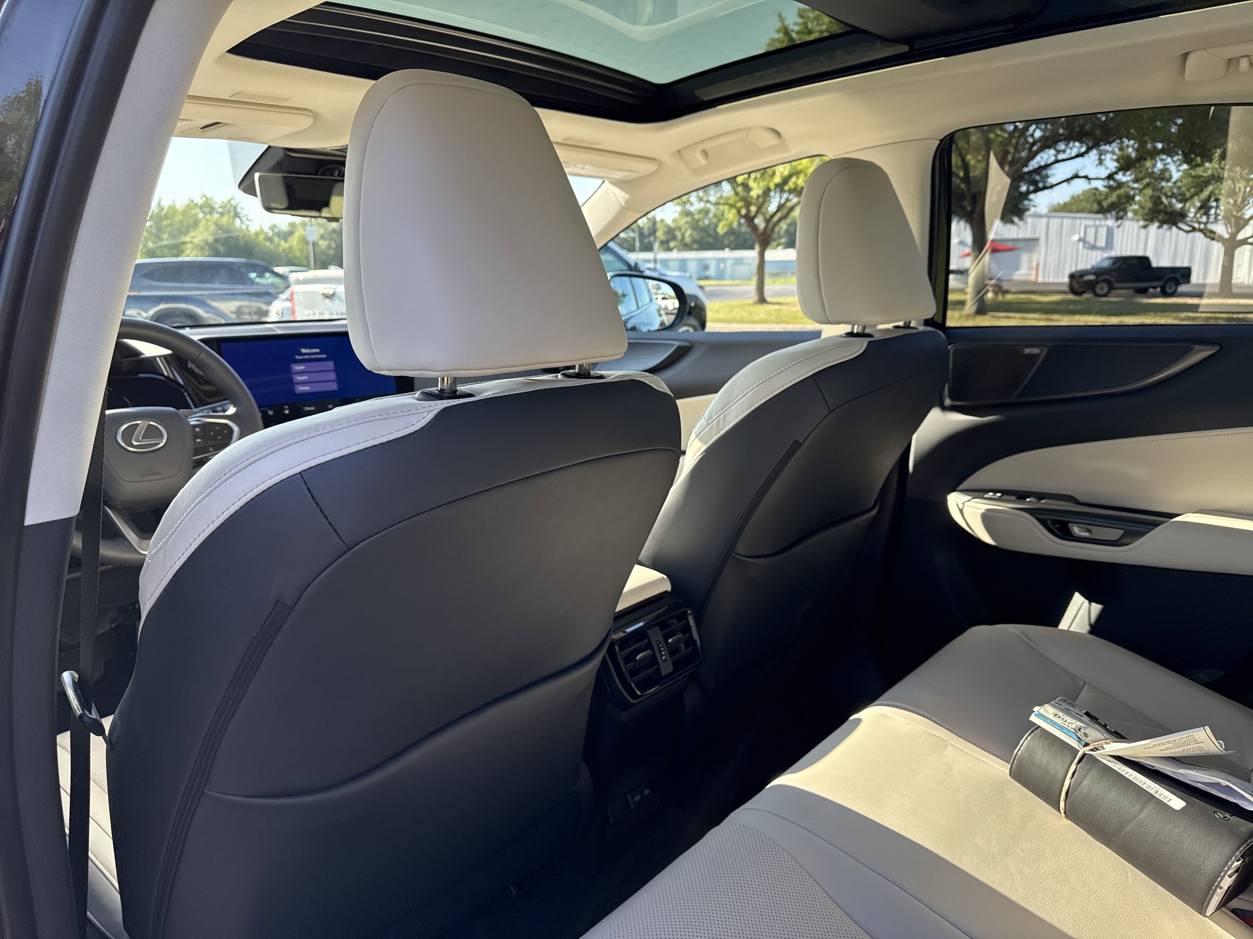 Used 2025 Lexus NX 300h AWD w/ Luxury Package image 26