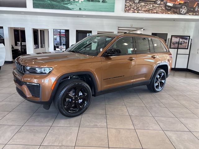 New 2026 Jeep Grand Cherokee Limited w/ Limited Altitude Package AWD/4WD video 1