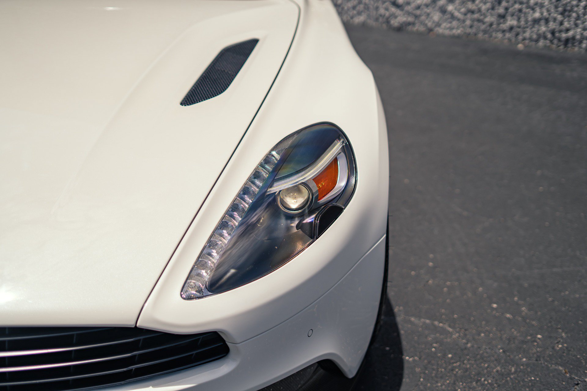 Used 2015 Aston Martin Vanquish Coupe RWD image 22