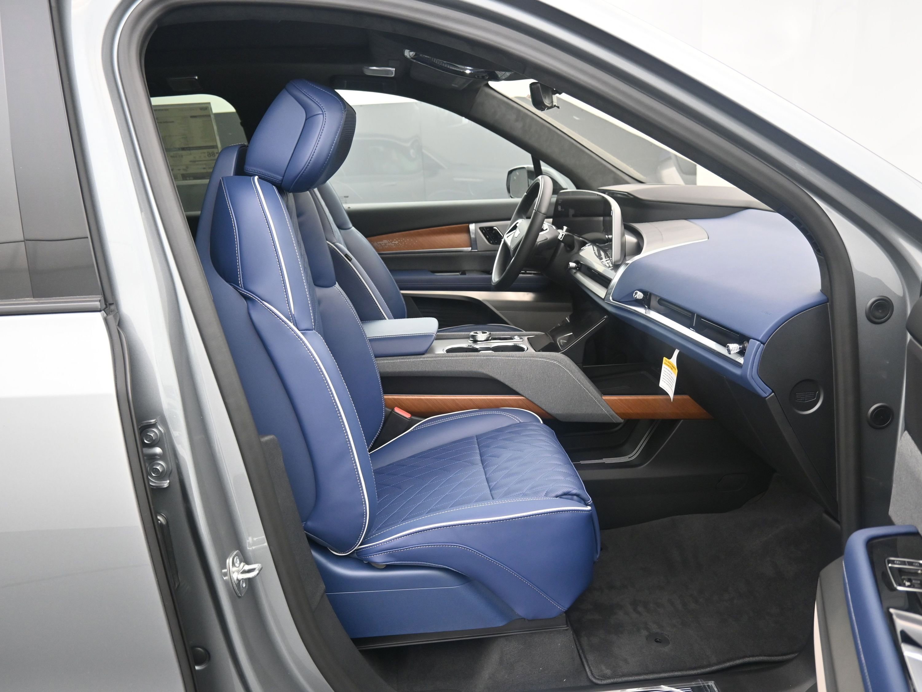 New 2026 Cadillac Vistiq Premium Luxury w/ LPO, Floor Liner Package image 13