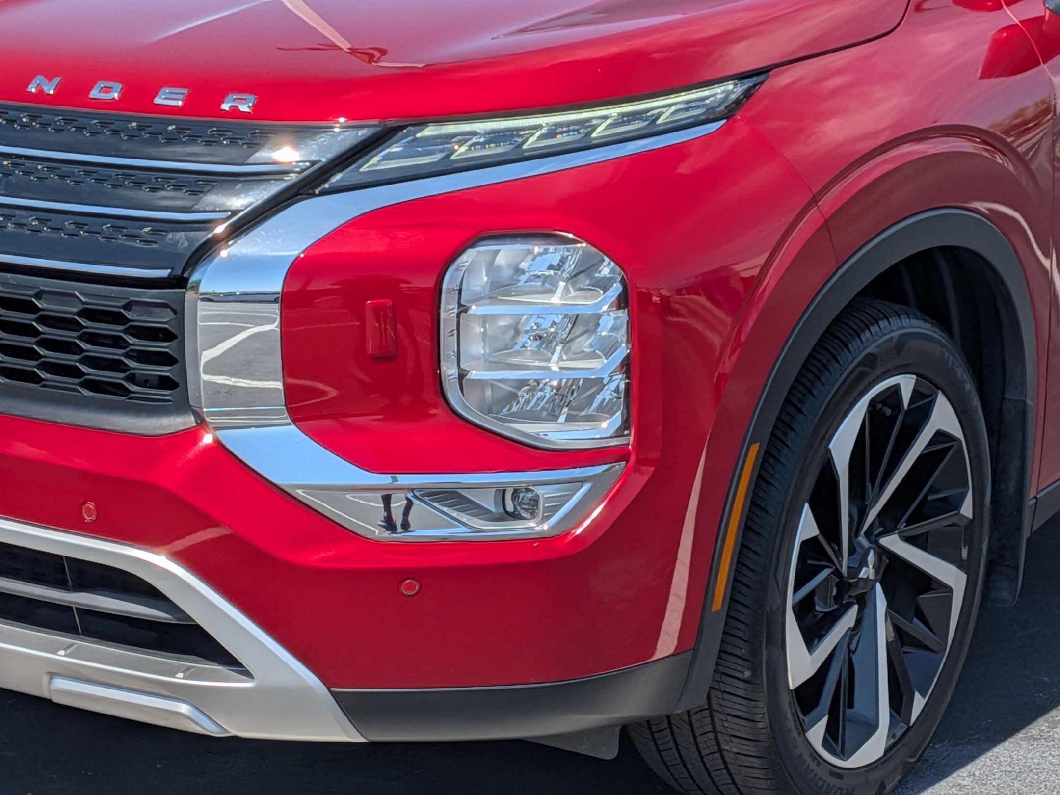 Used 2023 Mitsubishi Outlander SE image 9