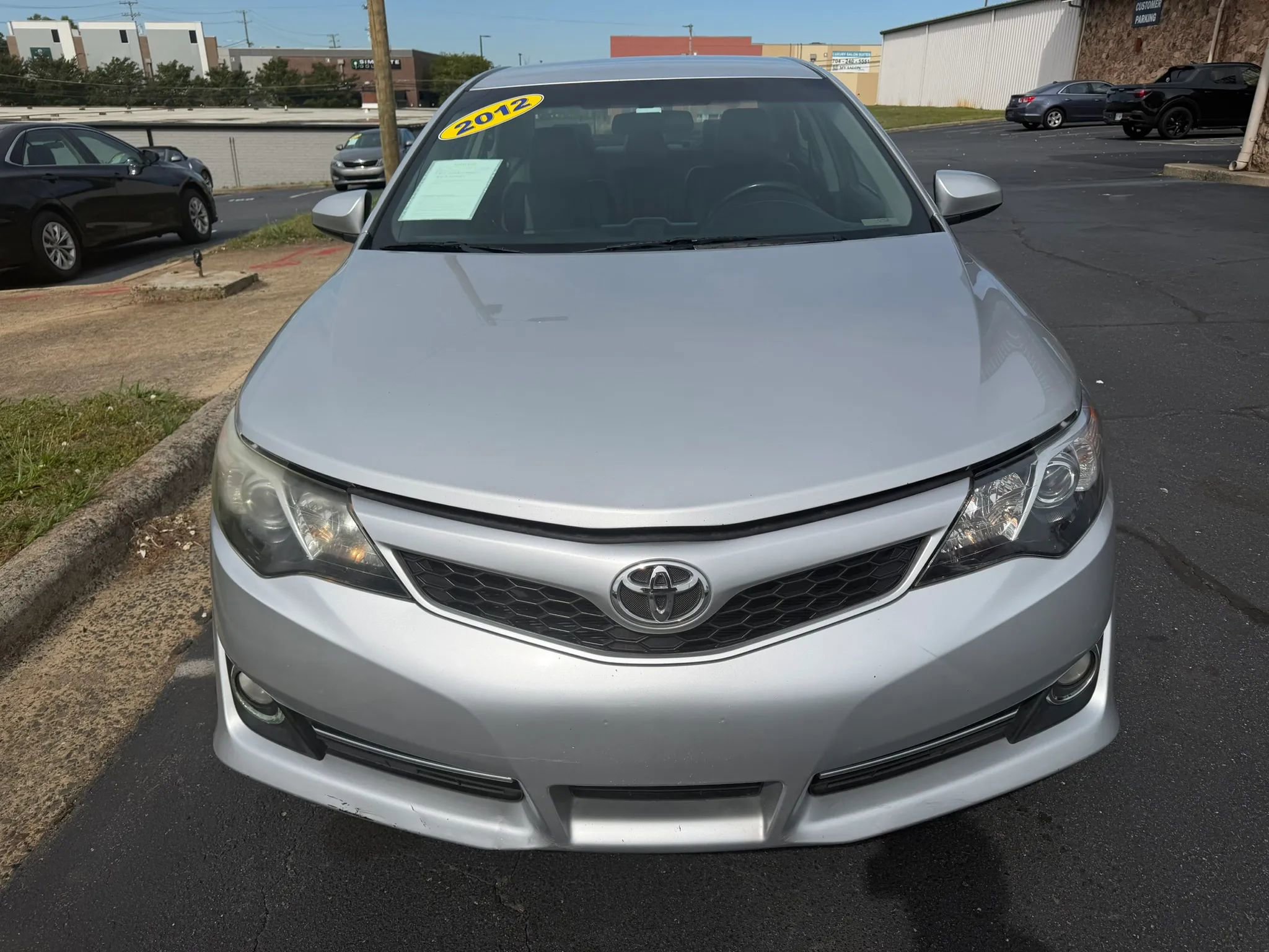 Used 2012 Toyota Camry SE image 2