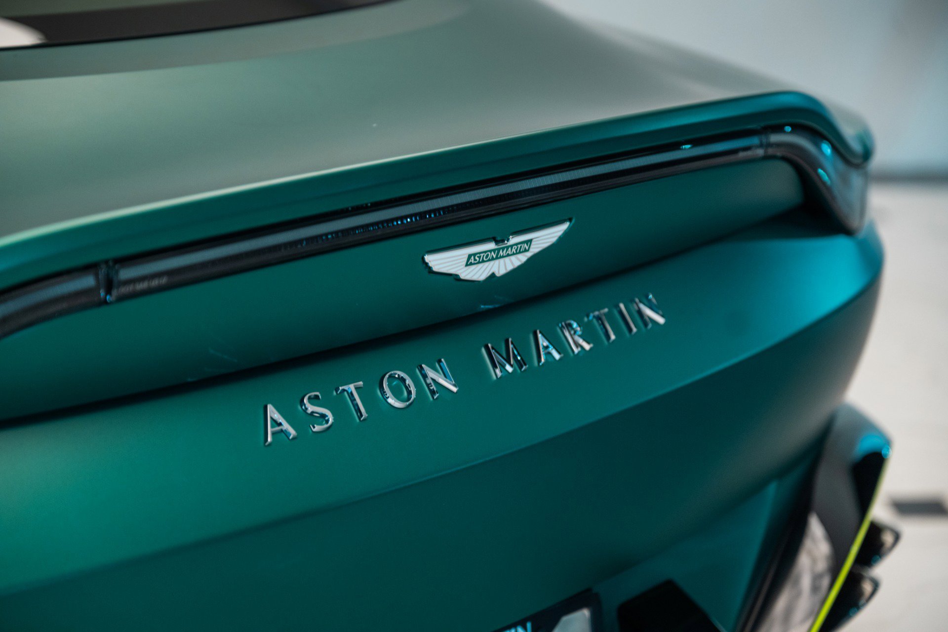 Used 2025 Aston Martin V8 Vantage Coupe image 8