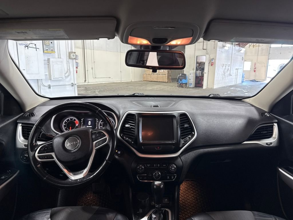 Used 2018 Jeep Cherokee Latitude Plus w/ Cold Weather Group image 16