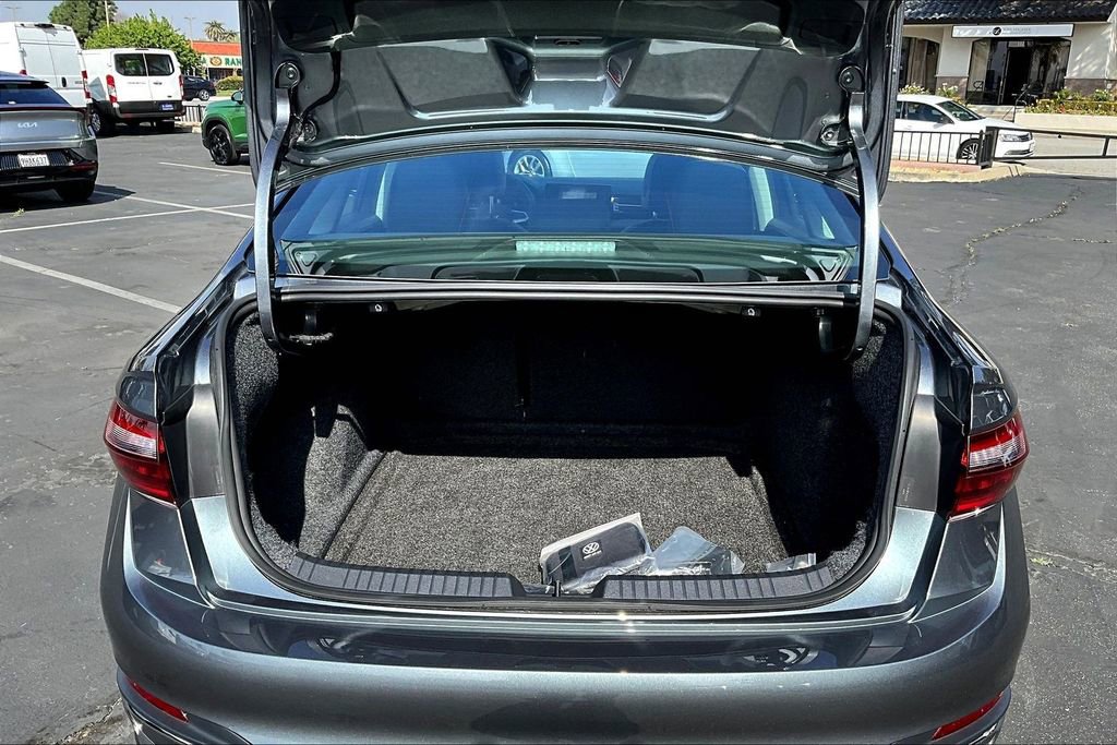 Used 2025 Volkswagen Jetta SEL image 23