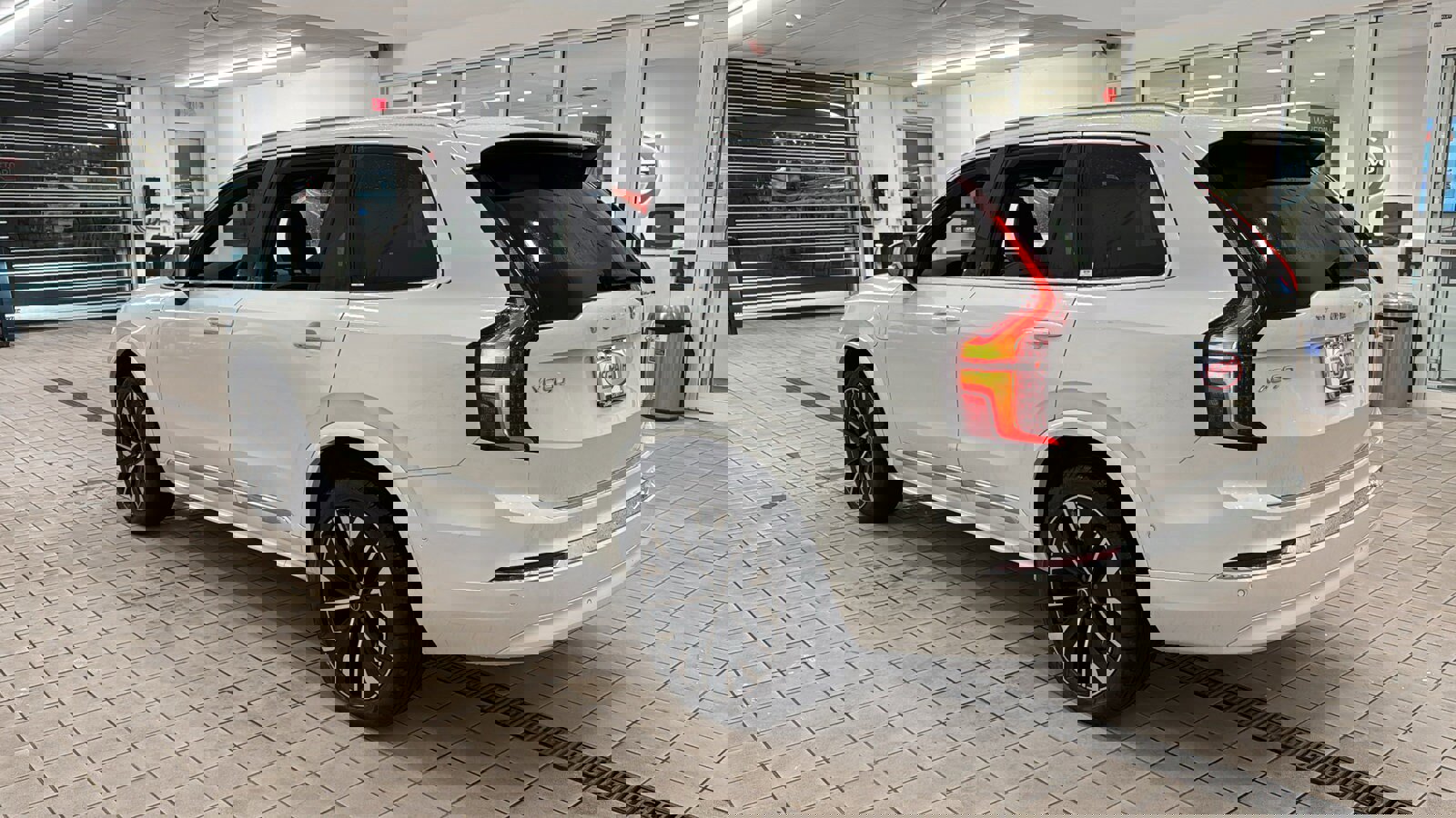 New 2026 Volvo XC90 T8 Plus w/ Protection Package Premier image 7