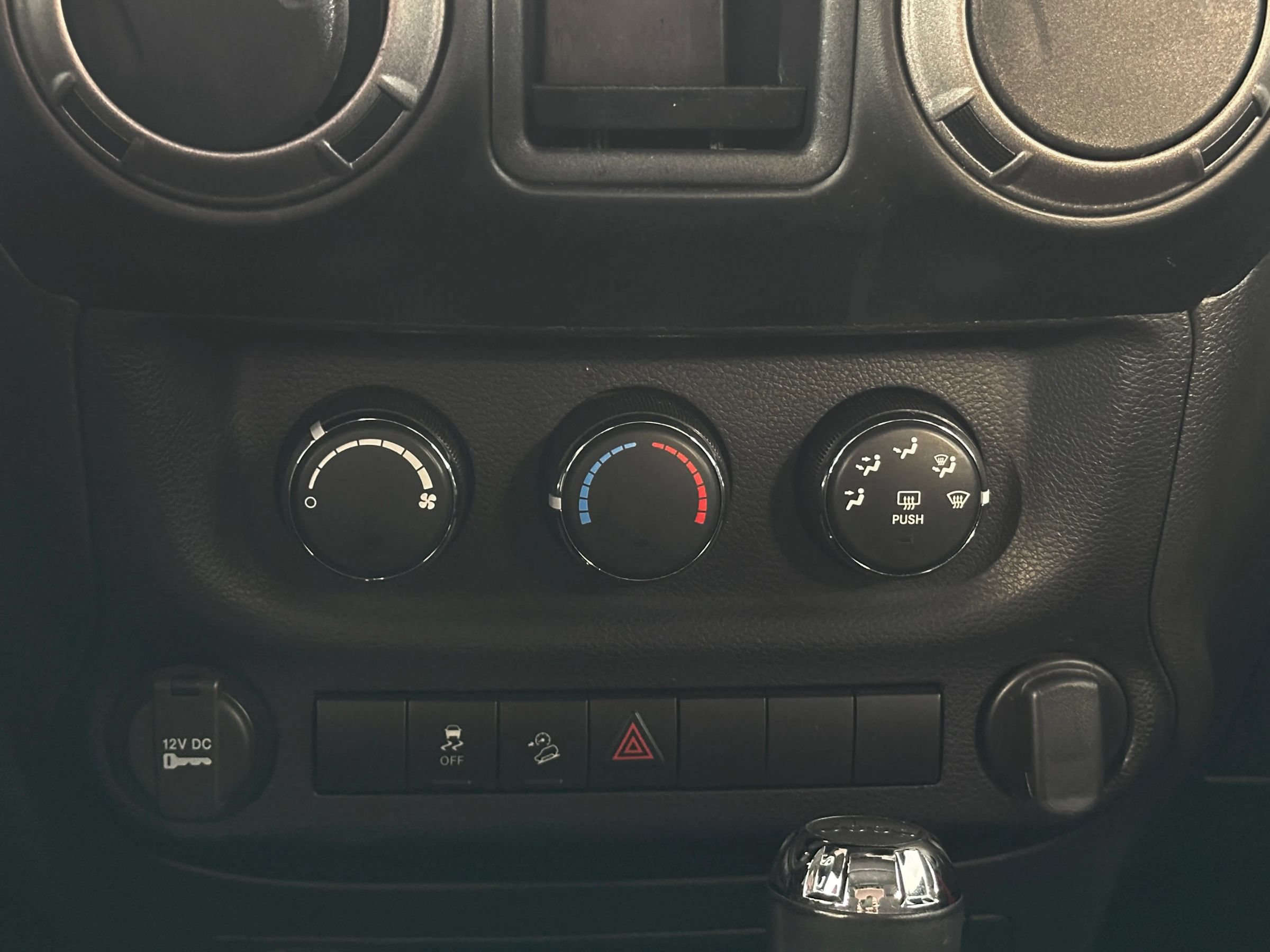 Used 2013 Jeep Wrangler Sport w/ Connectivity Group AWD/4WD image 23