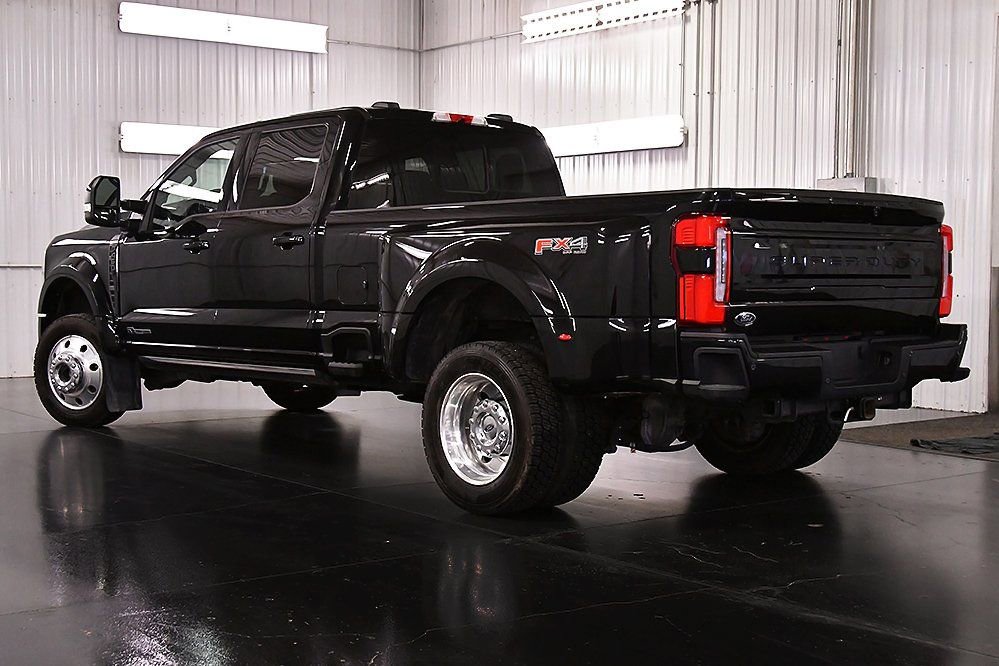 Used 2025 Ford F450 Platinum w/ FX4 Off-Road Package image 5