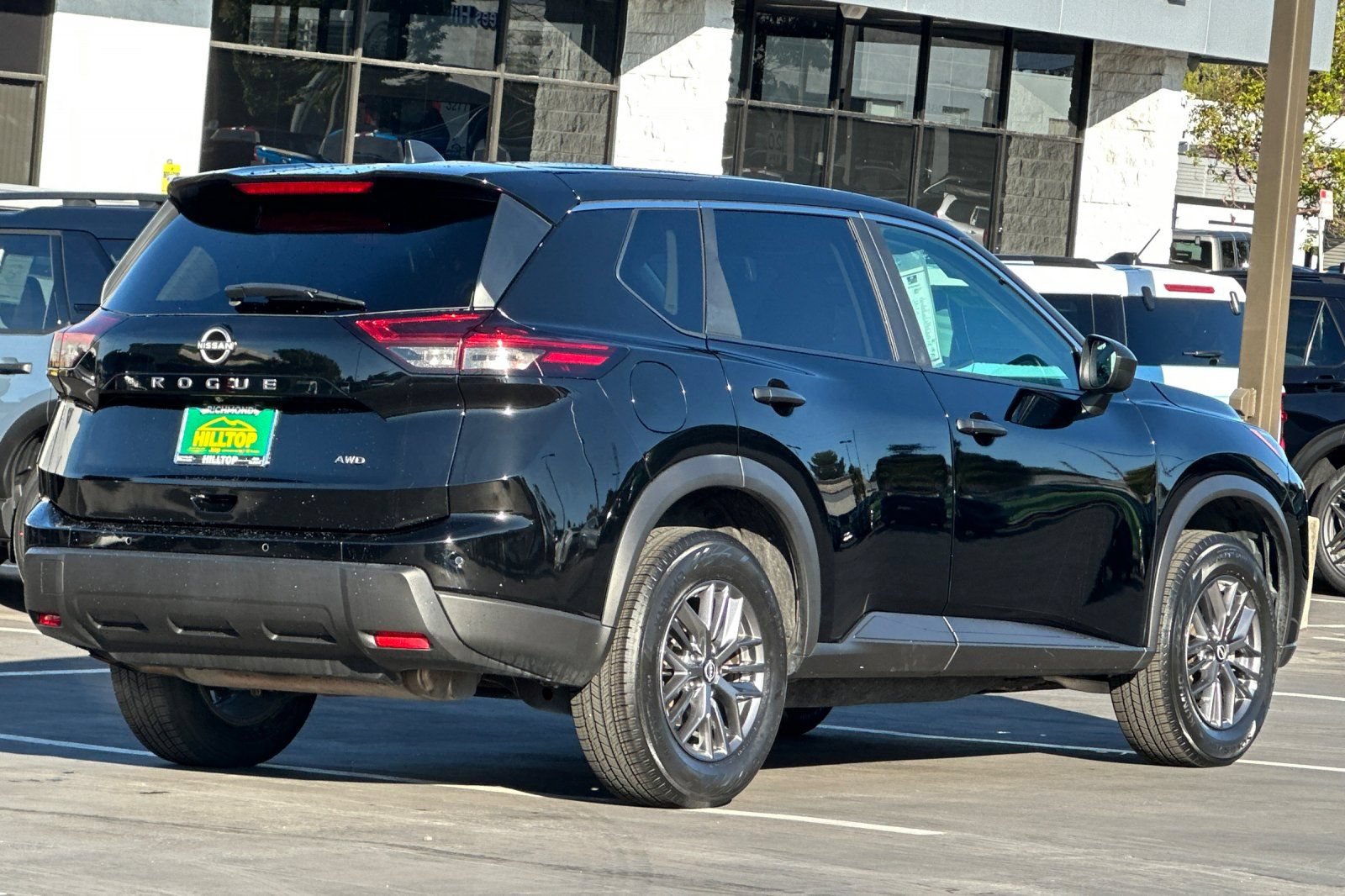 Used 2024 Nissan Rogue S AWD/4WD image 4