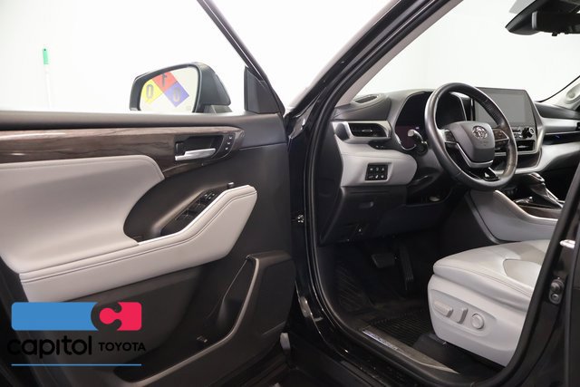 Certified 2021 Toyota Highlander Platinum AWD/4WD image 9