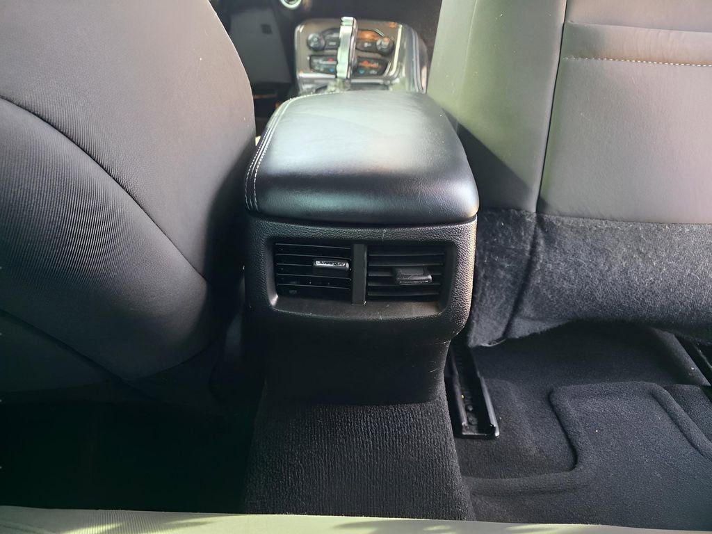 Used 2021 Dodge Challenger SXT w/ Driver Convenience Group image 8