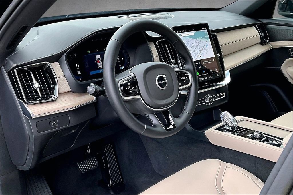 Certified 2025 Volvo XC90 B6 Plus image 16