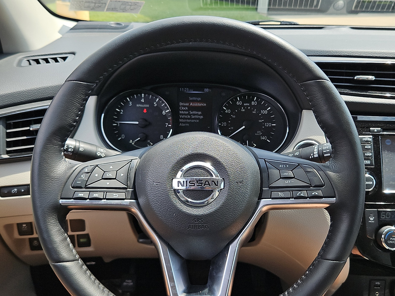 Used 2018 Nissan Rogue Sport SV w/ SV Technology Package AWD/4WD image 19