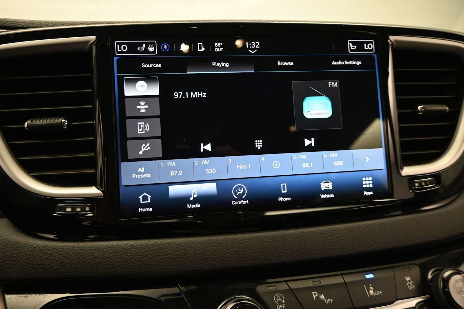 Used 2024 Chrysler Pacifica Touring-L FWD image 23