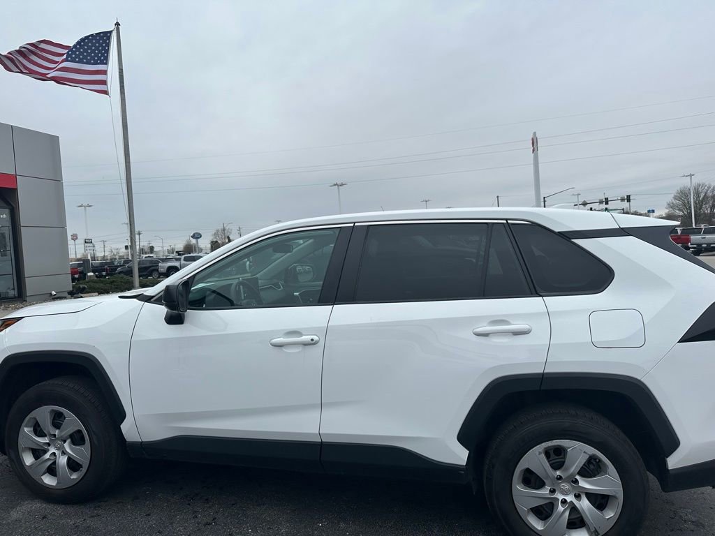 Used 2024 Toyota RAV4 LE AWD/4WD image 5