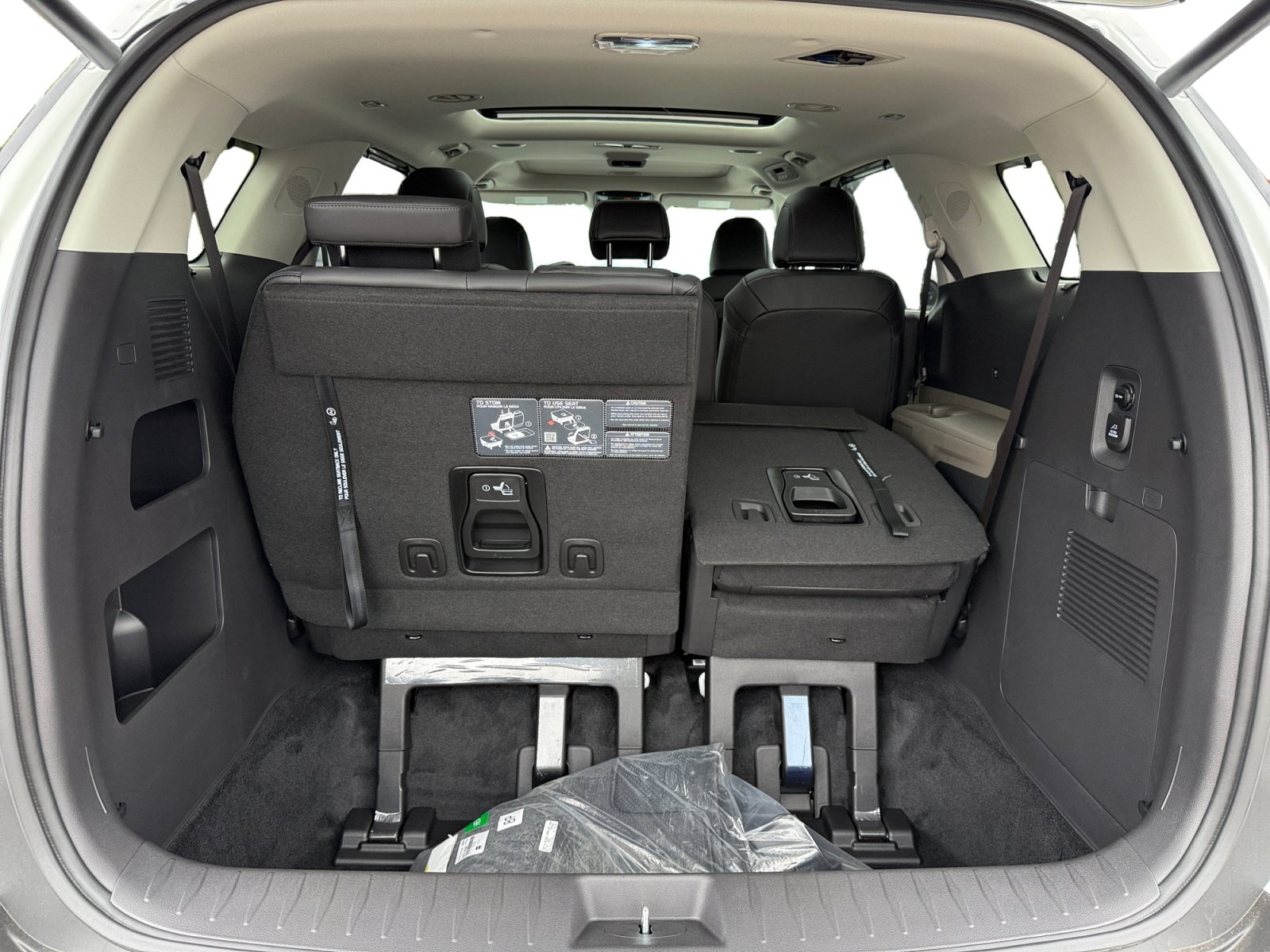 New 2027 Kia Carnival SX FWD image 17