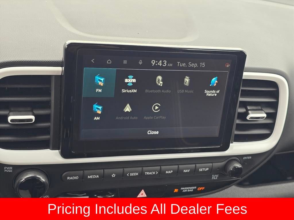 Used 2024 Hyundai Venue Limited FWD image 18