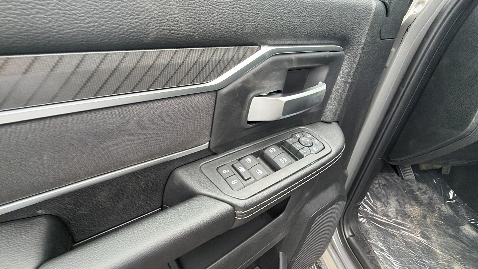 New 2026 RAM 3500 Big Horn AWD/4WD image 15