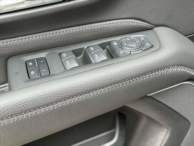 Used 2024 GMC Yukon XL Denali image 15