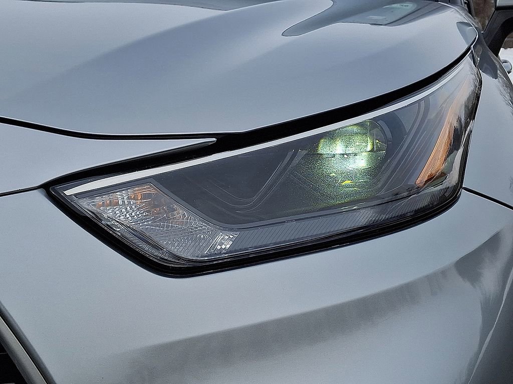 Used 2023 Toyota Highlander XLE image 28