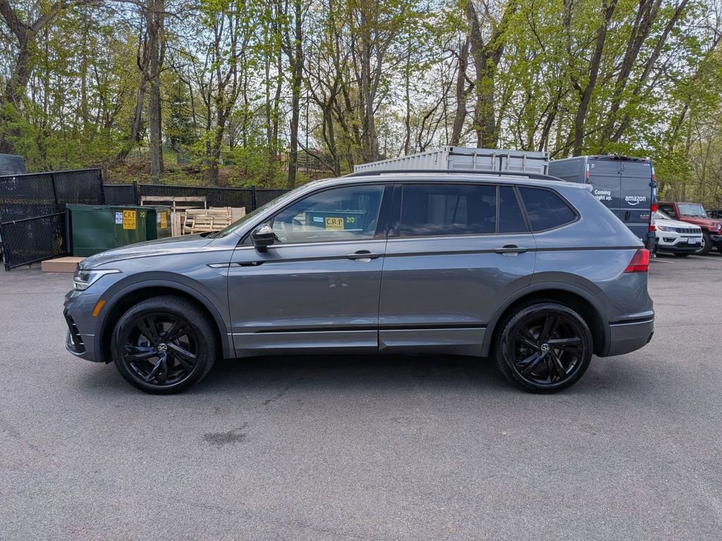 Used 2024 Volkswagen Tiguan SE R-Line AWD/4WD image 9