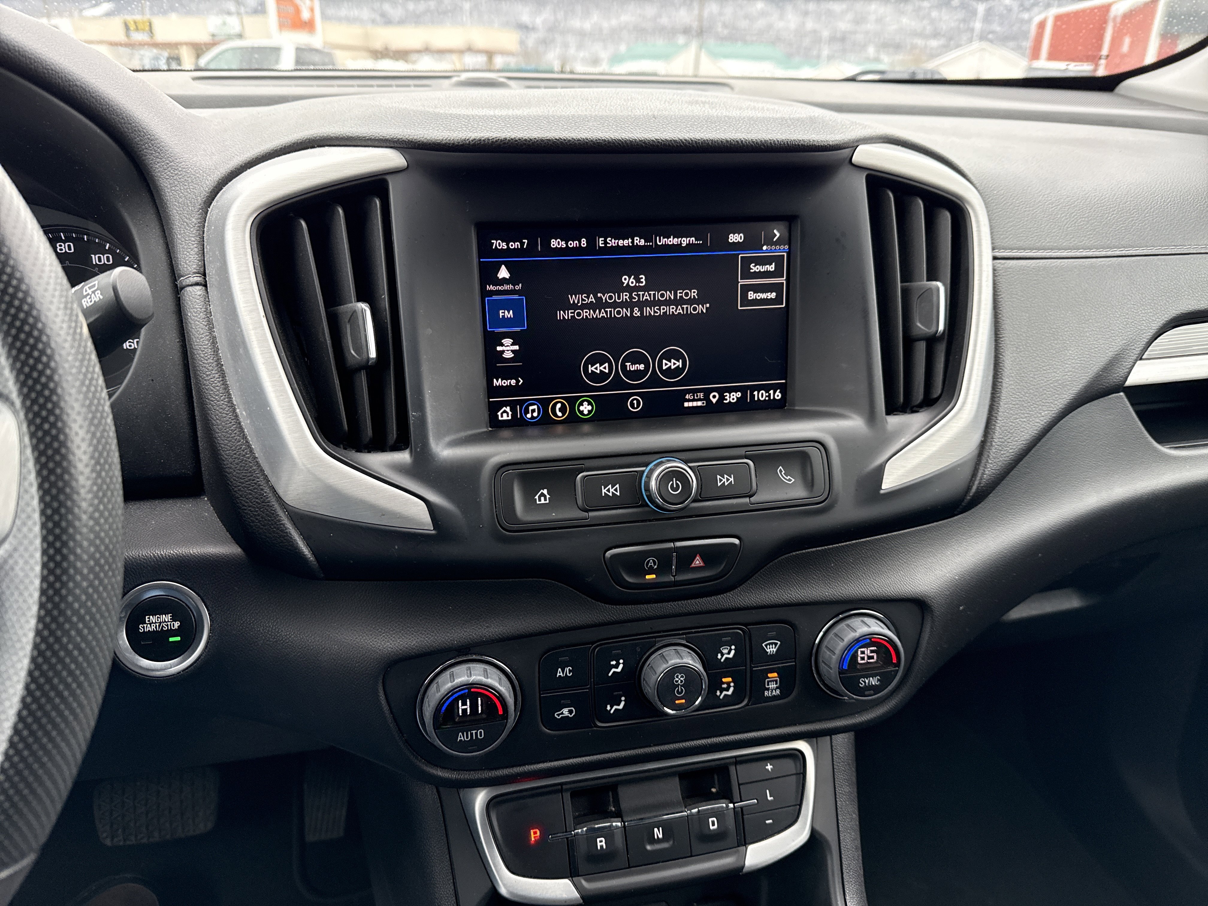 Used 2023 GMC Terrain SLE w/ Driver Convenience Package image 24