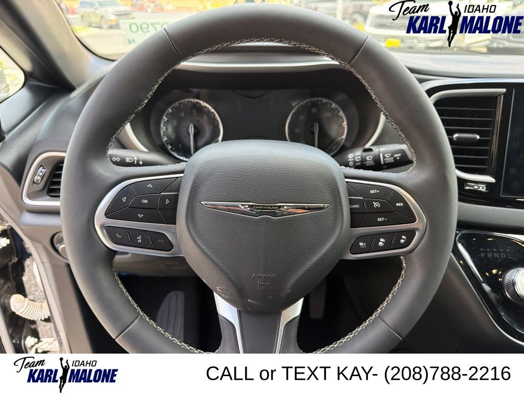 Used 2025 Chrysler Pacifica Select FWD image 31