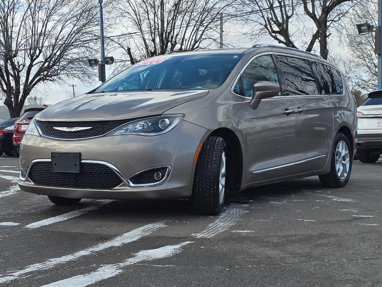 Used 2018 Chrysler Pacifica Touring-L Plus image 2